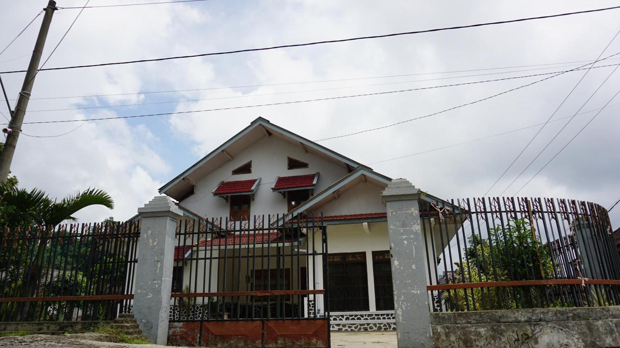 Spot On 93943 Sakinah Bromo Syariah Near Rest Area Wringinanom 2* Malang